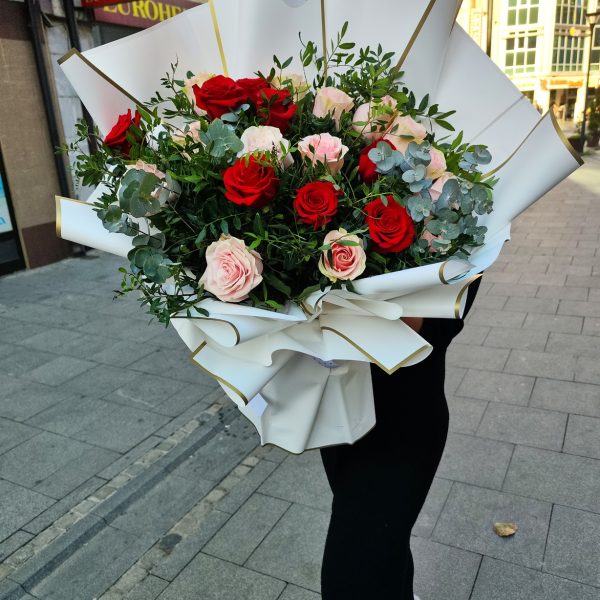 Buket mix ruža 120